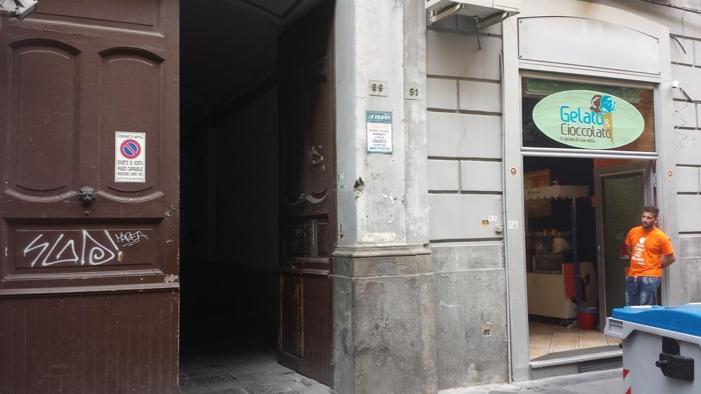 ナポリ Duomo 89 Bed & Breakfast エクステリア 写真